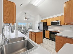 605  Kingfisher Lane , Arlington Texas 76002