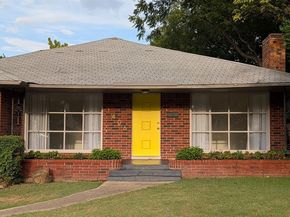 1406  Eastus Drive , Dallas Texas 75208