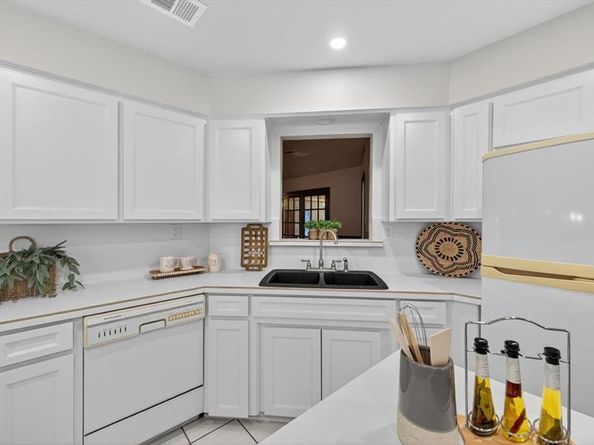 5112  Misty Wood Drive , Arlington Texas 76017