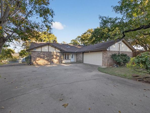 5112  Misty Wood Drive , Arlington Texas 76017