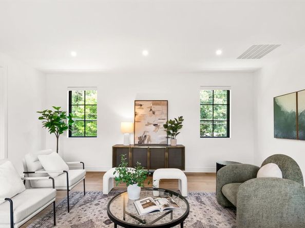 10510  Les Jardins Drive , Dallas Texas 75229