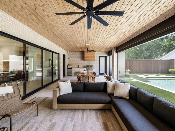 10510  Les Jardins Drive , Dallas Texas 75229