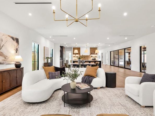 10510  Les Jardins Drive , Dallas Texas 75229