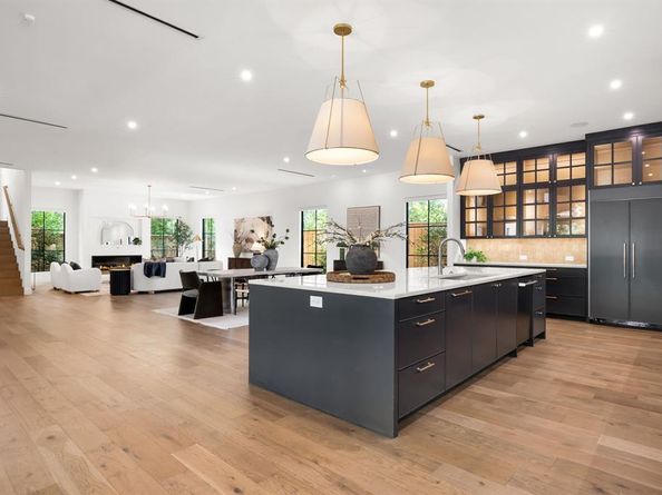 10510  Les Jardins Drive , Dallas Texas 75229