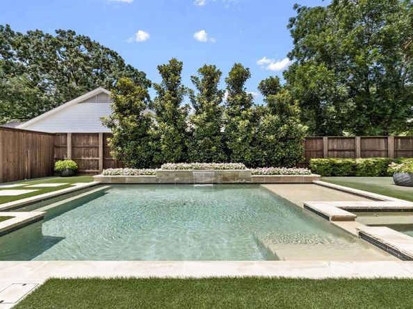 10510  Les Jardins Drive , Dallas Texas 75229