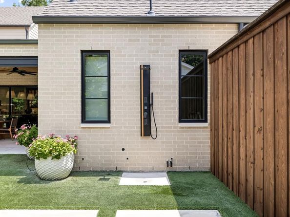 10510  Les Jardins Drive , Dallas Texas 75229