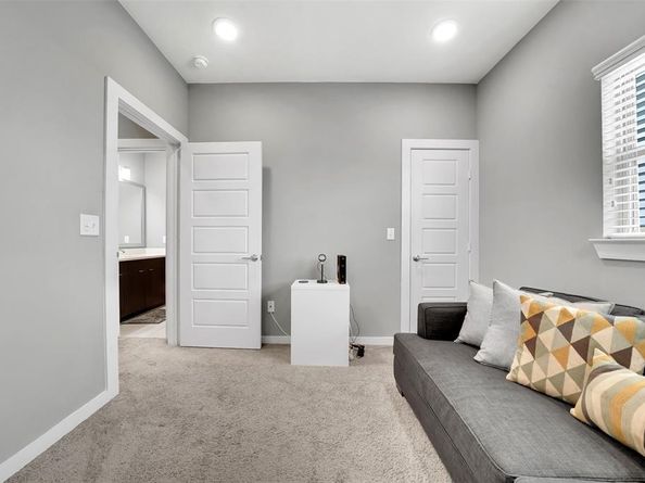 1565  Fiji Street , Dallas Texas 75203