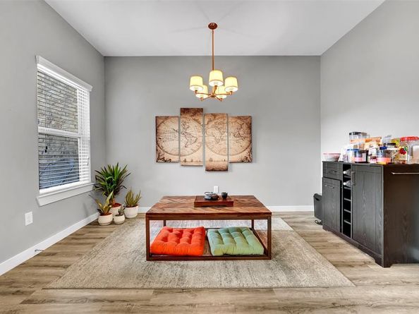 1565  Fiji Street , Dallas Texas 75203