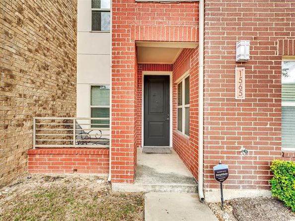1565  Fiji Street , Dallas Texas 75203