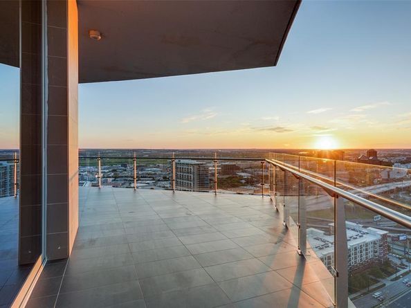 3130 N Harwood Street  1903, Dallas Texas 75201