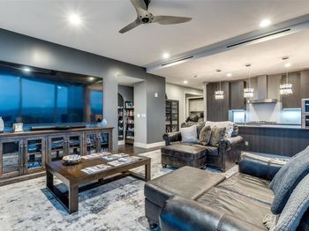 3130 N Harwood Street 