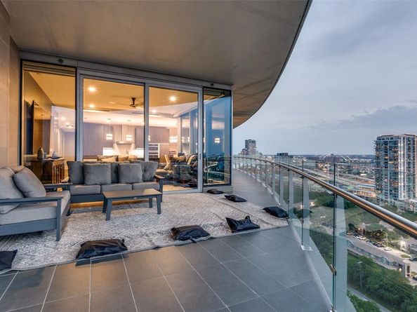 3130 N Harwood Street  1903, Dallas Texas 75201