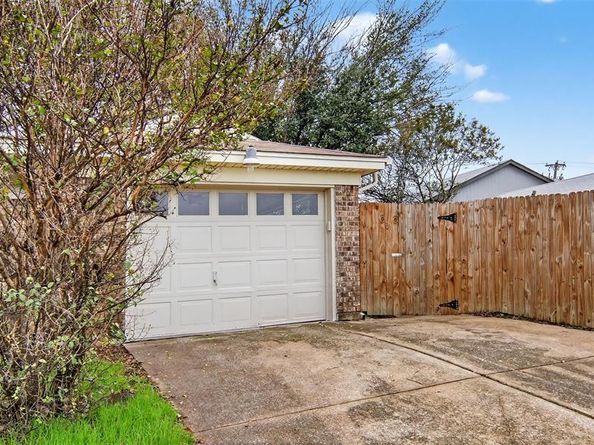 2807  Woodmont Trail , Fort Worth Texas 76133