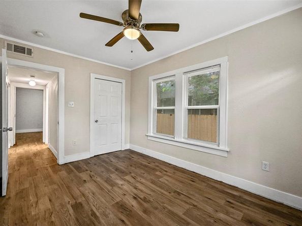 1016 E Arlington Avenue , Fort Worth Texas 76104