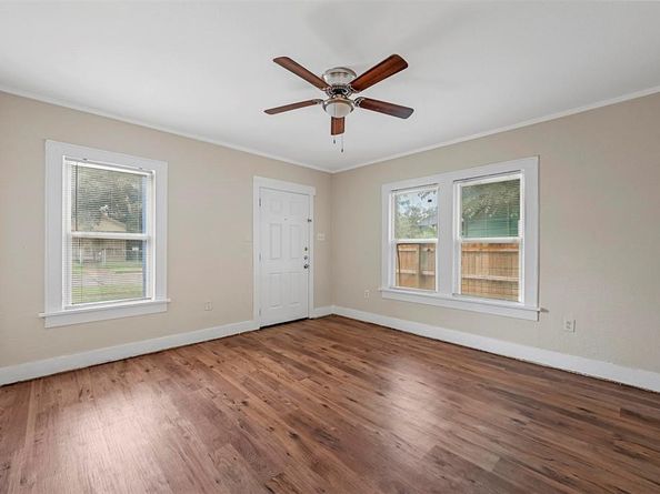 1016 E Arlington Avenue , Fort Worth Texas 76104