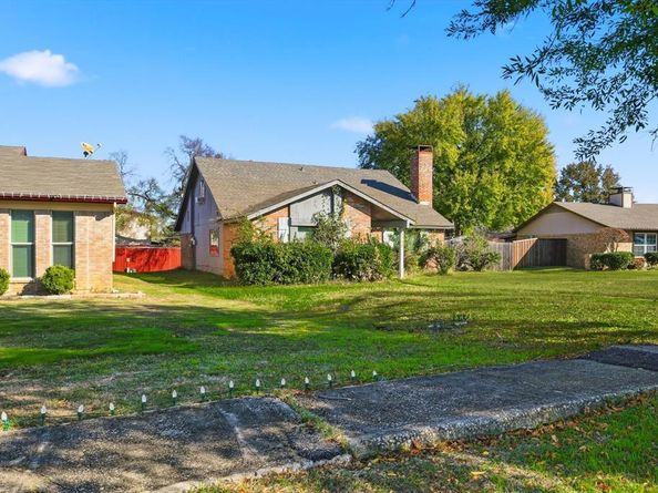 1705  Redbird Circle , Lewisville Texas 75067