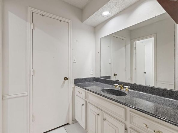 1519  Shannon Place , Carrollton Texas 75006