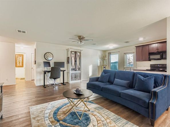 9238  Summerlee Street , Dallas Texas 75227