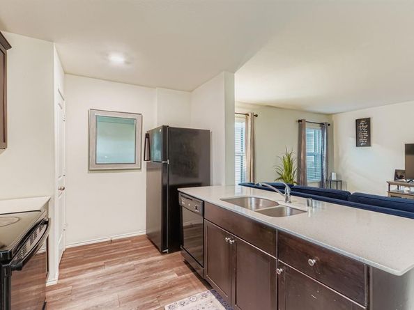 9238  Summerlee Street , Dallas Texas 75227