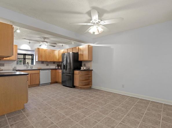 15221  Berry Trail  709, Dallas Texas 75248