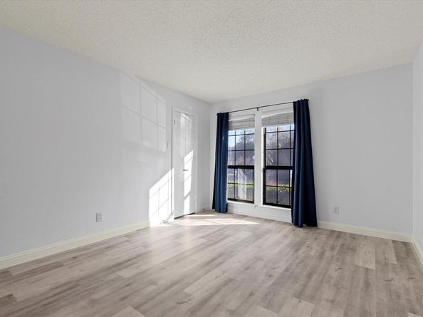 15221  Berry Trail  709, Dallas Texas 75248