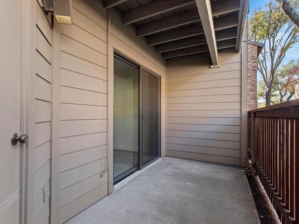 15221  Berry Trail  709, Dallas Texas 75248