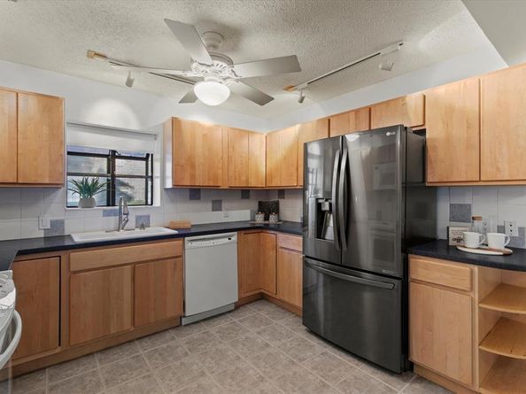 15221  Berry Trail  709, Dallas Texas 75248