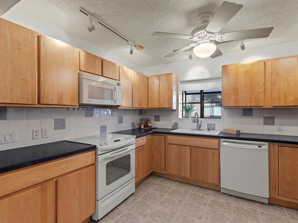 15221  Berry Trail  709, Dallas Texas 75248