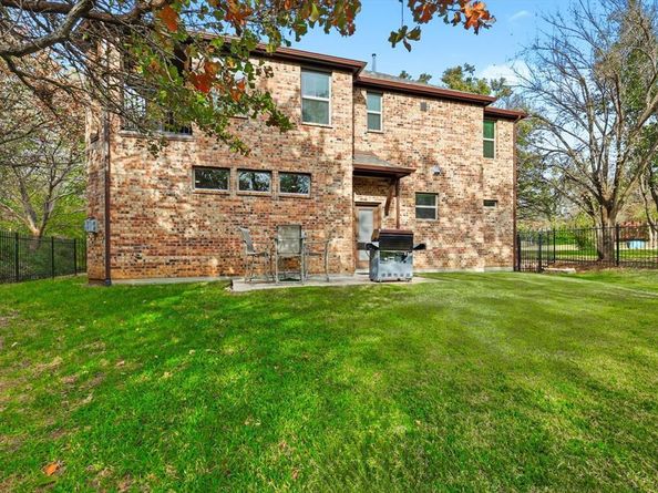 1300  Shards Court , Corinth Texas 76210