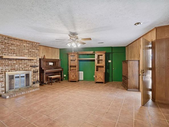 2637  Locksley Chase Drive , Irving Texas 75061