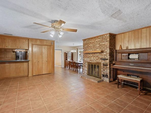 2637  Locksley Chase Drive , Irving Texas 75061