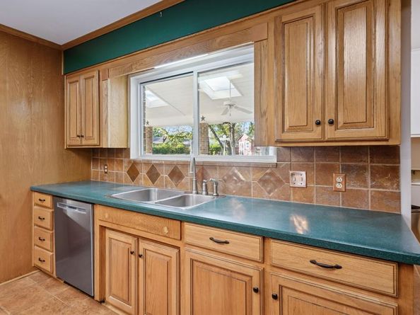 2637  Locksley Chase Drive , Irving Texas 75061