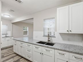 227 S Hampton Road , Dallas Texas 75208