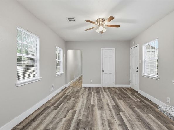 227 S Hampton Road , Dallas Texas 75208