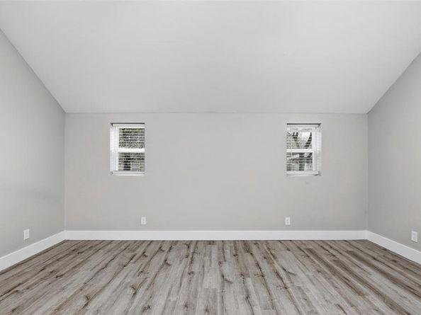 227 S Hampton Road , Dallas Texas 75208