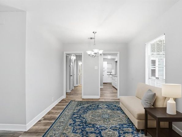 227 S Hampton Road , Dallas Texas 75208