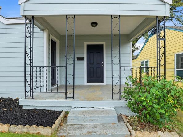 227 S Hampton Road , Dallas Texas 75208