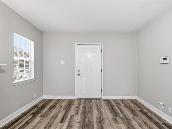 227 S Hampton Road , Dallas Texas 75208