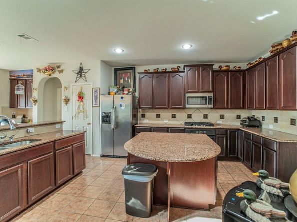 2335  Shackleford Trail , Grand Prairie Texas 75052