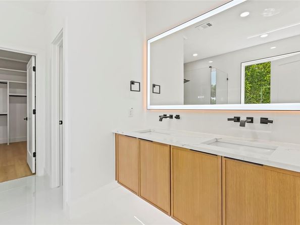 1312  Compton Street , Dallas Texas 75203