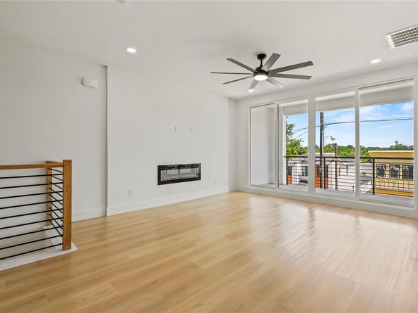 1312  Compton Street , Dallas Texas 75203