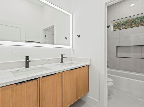 1312  Compton Street , Dallas Texas 75203