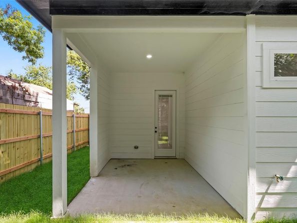 1312  Compton Street , Dallas Texas 75203