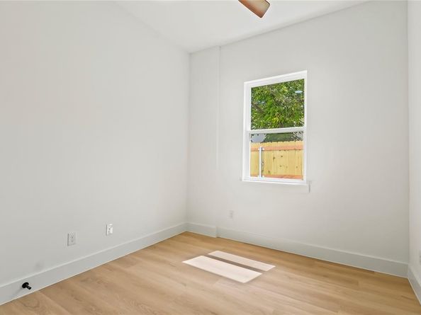 1312  Compton Street , Dallas Texas 75203