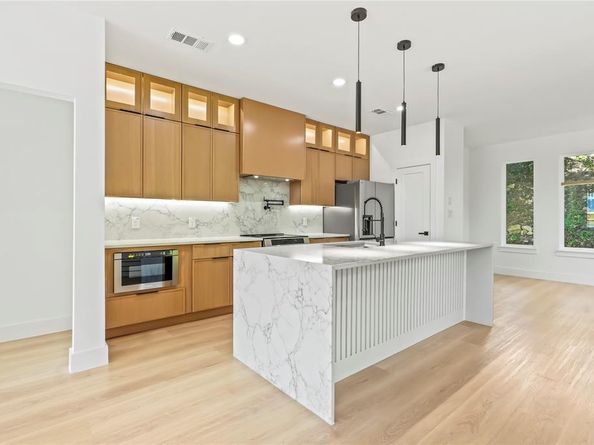 1312  Compton Street , Dallas Texas 75203