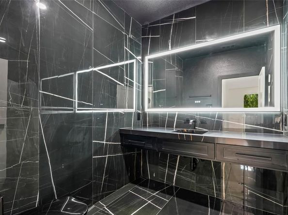 1312  Compton Street , Dallas Texas 75203