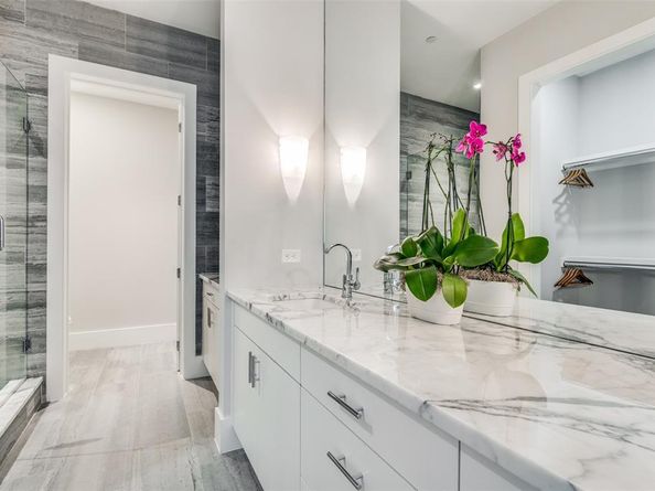 2300  Wolf Street  10D, Dallas Texas 75201