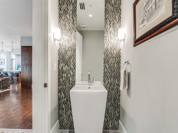 2300  Wolf Street  10D, Dallas Texas 75201