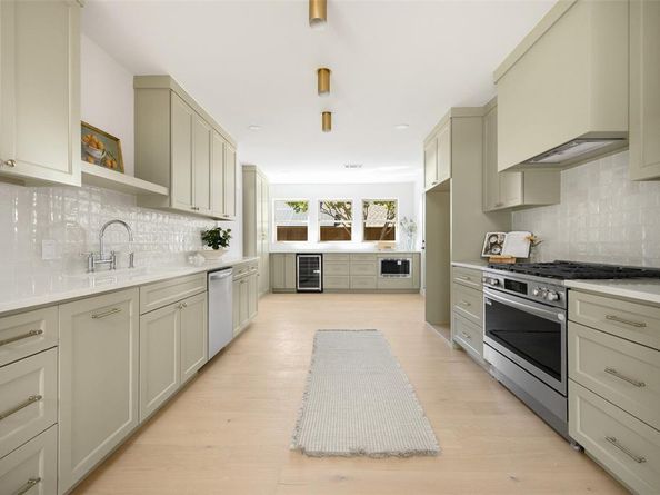 7604  Carta Valley Drive , Dallas Texas 75248
