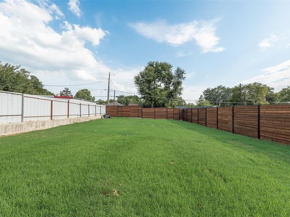 1206  Vermont Avenue , Dallas Texas 75216
